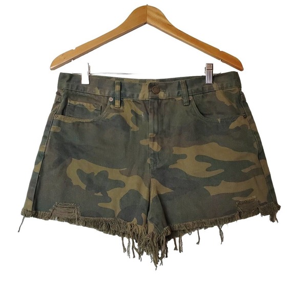 Blank NYC 31 CAMO Military Olive Green DENIM Shorts Women's DISTRESSED Fray - Picture 1 of 9